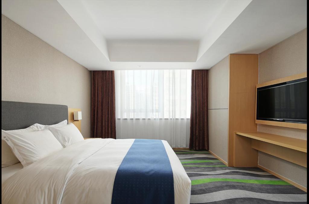 Двухместный (Стандартный номер с кроватью размера «king-size»), Holiday Inn Express Jinan High-Tech Zone
