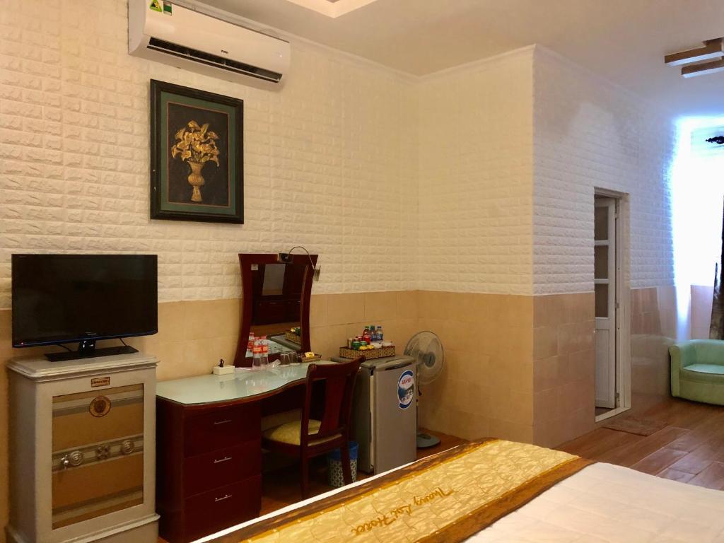 Двухместный (Улучшенный двухместный номер с 1 кроватью), Thang Loi Hotel