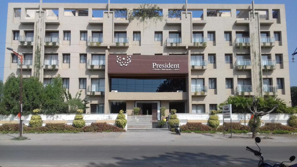 Hotel President Banquet & Lawn photo 1