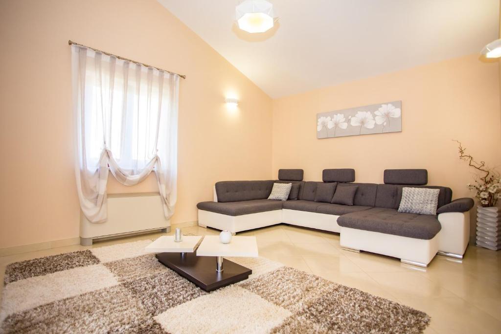 House Brigita 1762 photo 1