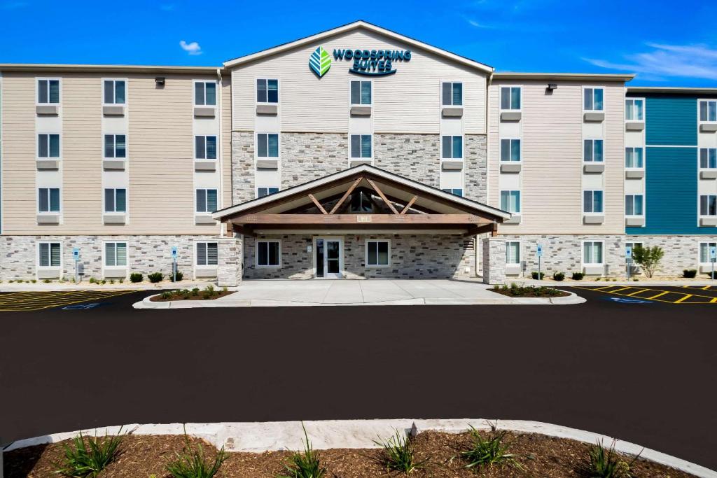 WoodSpring Suites Chicago Addison photo 1