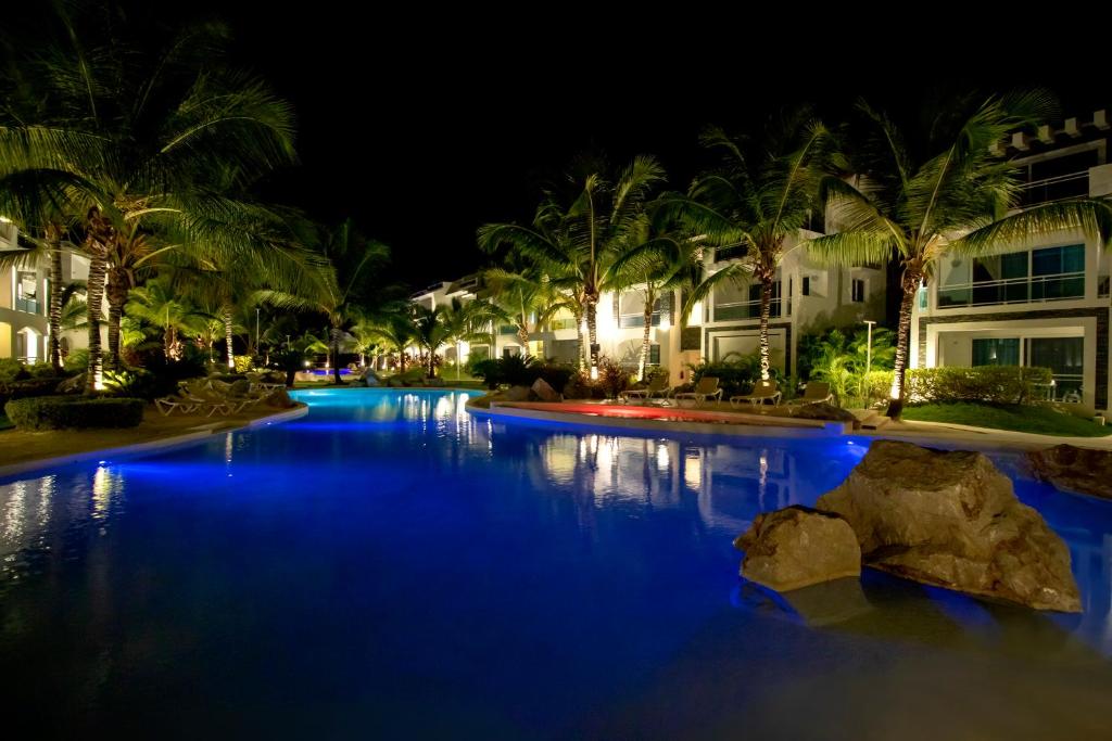Atmospheric apartment with a beautiful view of the swimming pool photo 4