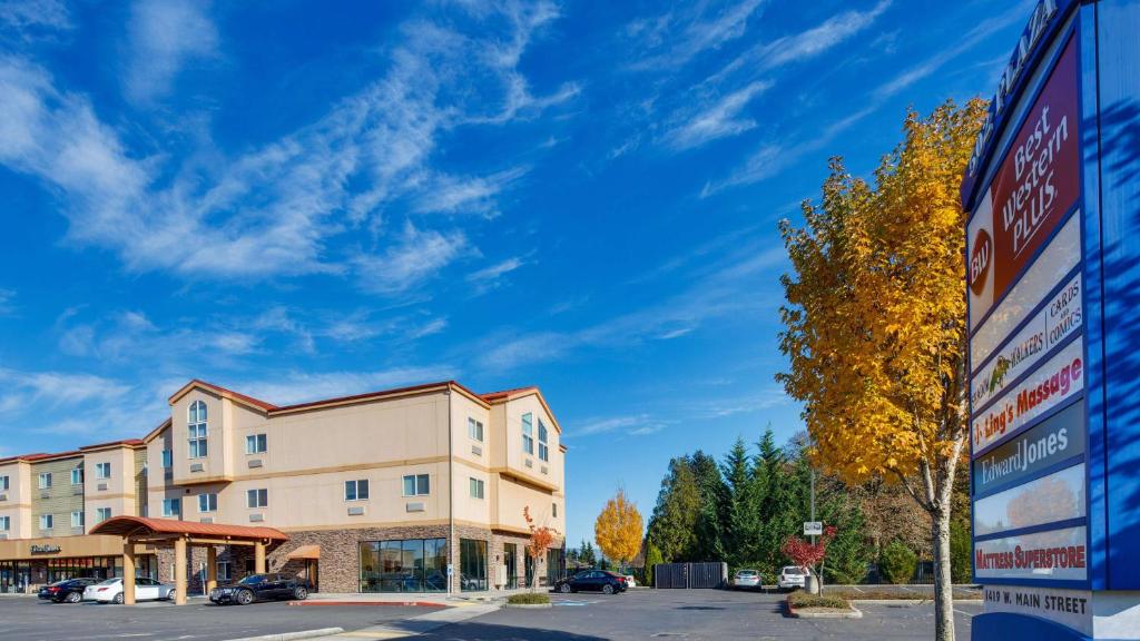 Best Western Plus Battle Ground Inn & Suites image
