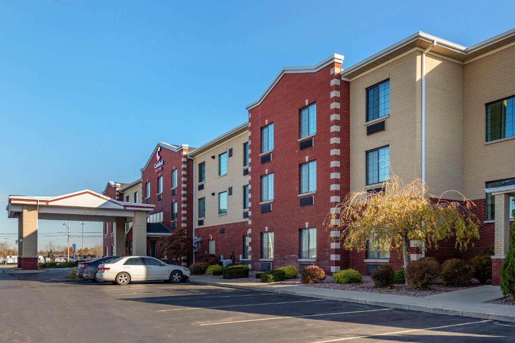 Comfort Suites Grand Rapids South image