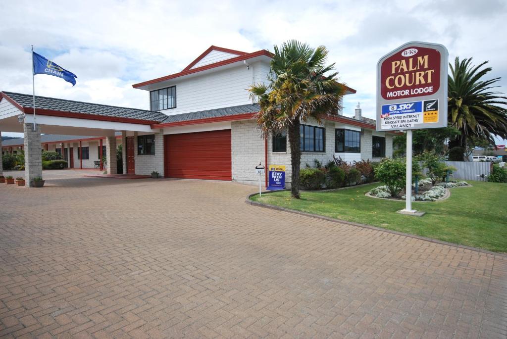 BKs Palm Court Motor Lodge photo 1