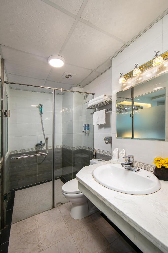 Двухместный (Улучшенный двухместный номер с 1 кроватью или 2 отдельными кроватями), Quang Chung Hotel