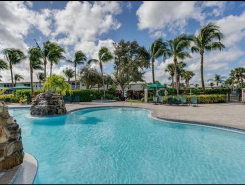 Lely-Best of Beautiful Naples Free golf from May 15-October 15 image