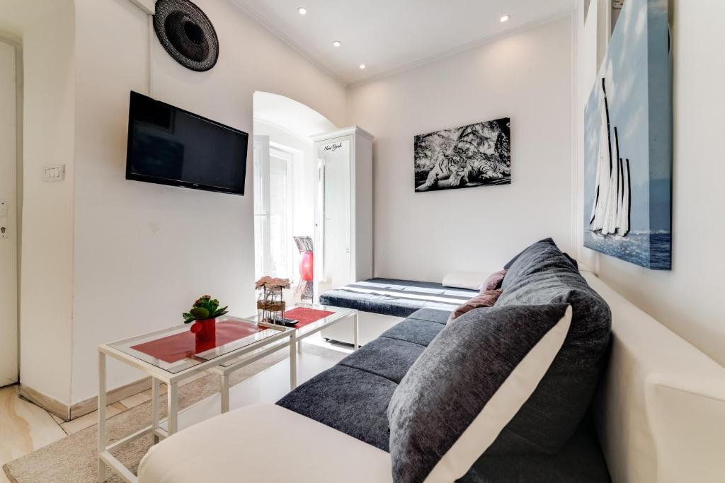 B&B Antigona
