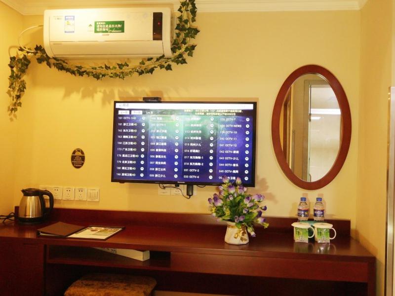 GreenTree Inn ZheJiang JiaXing West ZhongShan Road Vintage Car Building Express Hotel photo 4