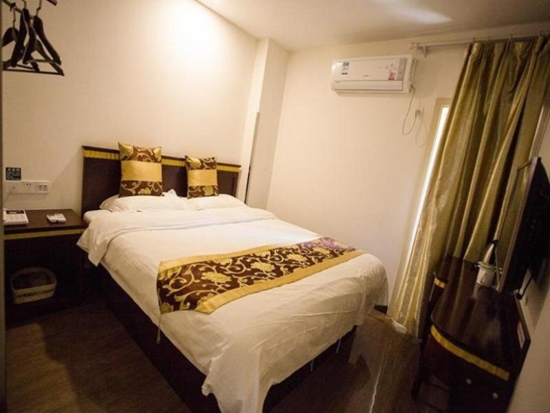 Двухместный (Двухместный номер бизнес-класса с 1 кроватью), GreenTree Inn Shanghai Hongqiao International Airport Songhong Road Express Hotel