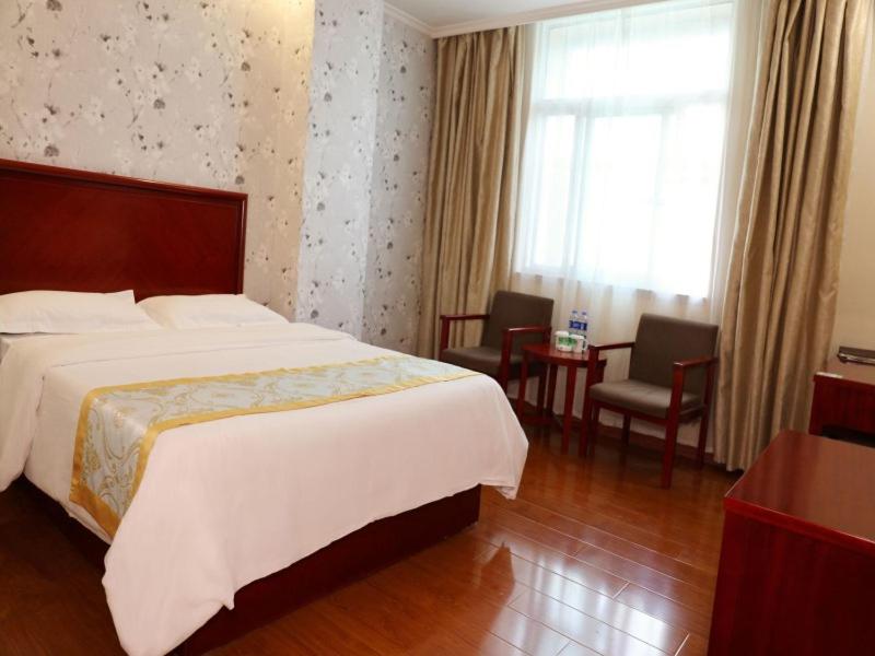 GreenTree Inn Anhui Fuyang Taihe South Xiyang Road Business Hotel photo 4