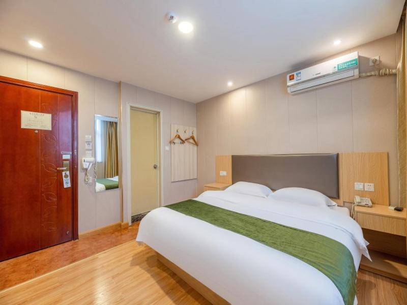 GreenTree Inn Shandong Jining Railway Station Express Hotel photo 4