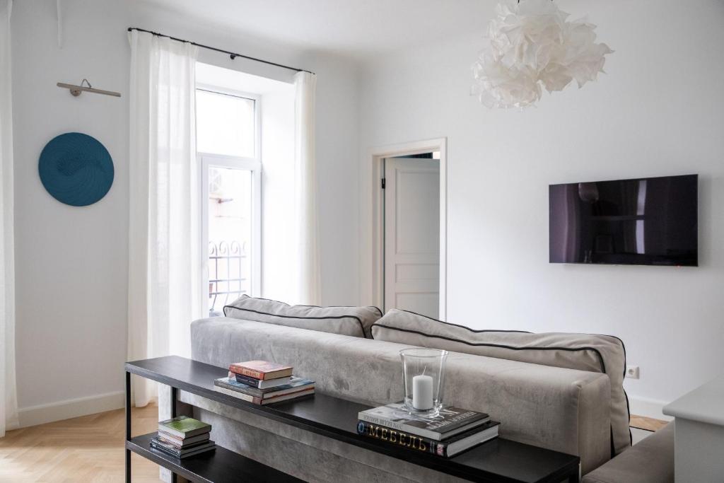 MIRO Rooms French - quiet chic, free private parking - Tap to explore photos