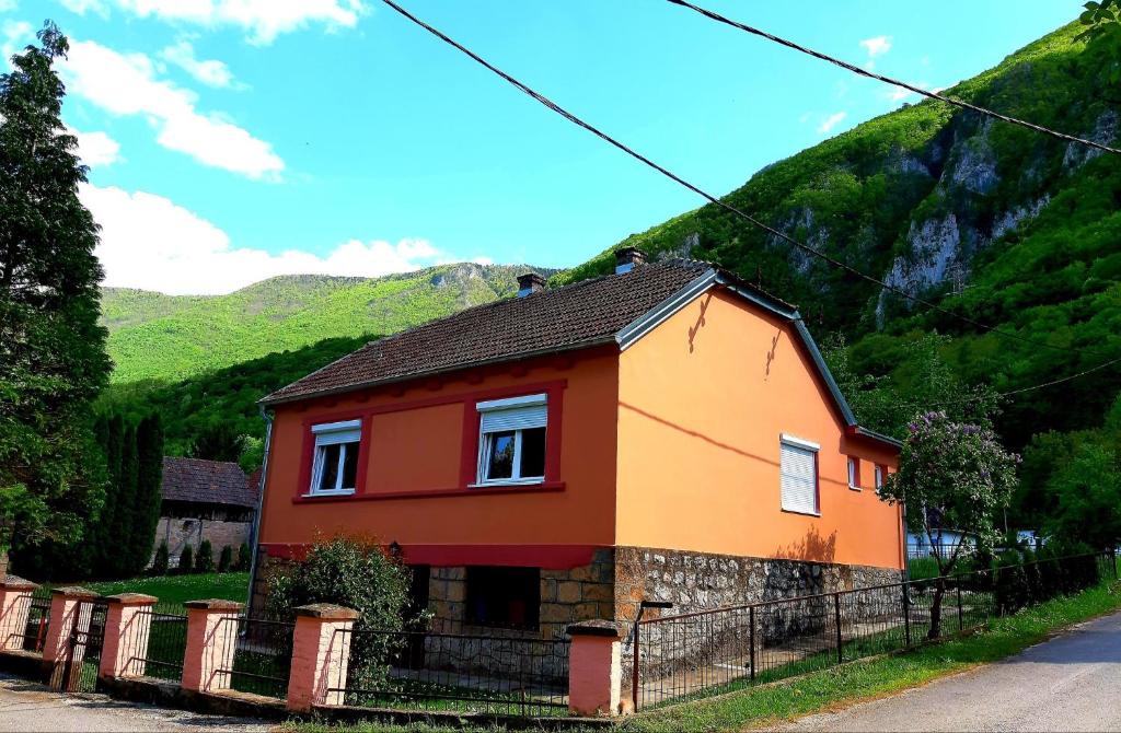 NAXI GUEST HOUSE