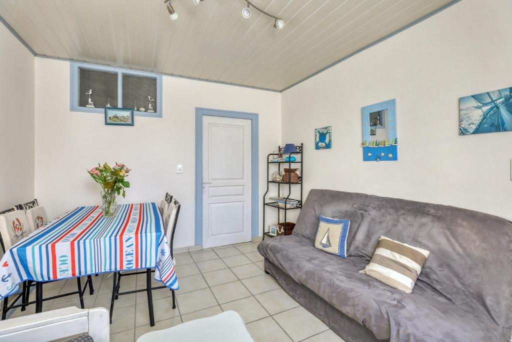Maison de 2 chambres a L'Epine a 700 m de la plage avec jardin clos et wifi