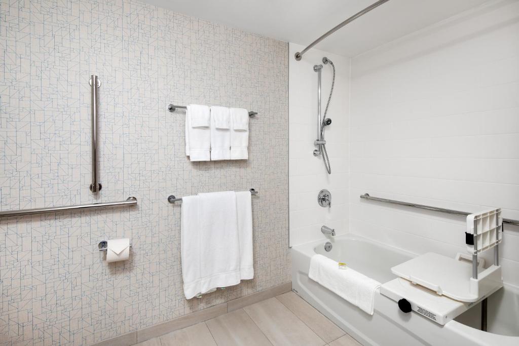 Holiday Inn Express & Suites Halifax Airport, an IHG Hotel photo 3