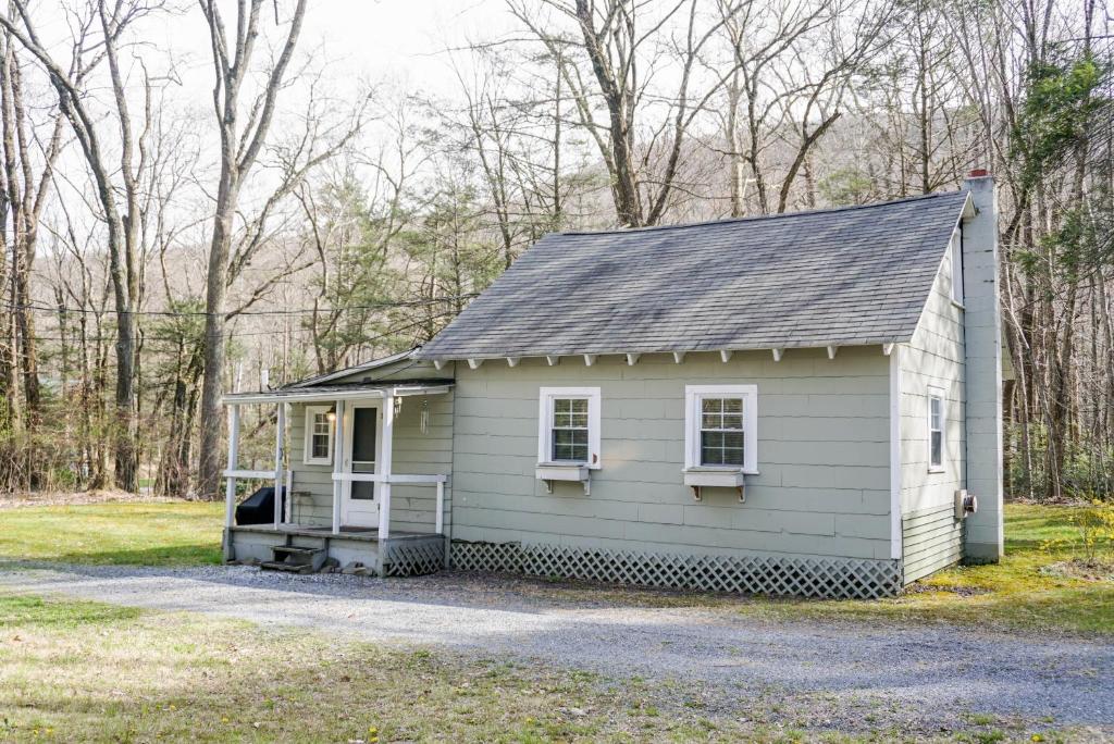 Camelback cottage - on ONE ACRE & near local attractions image
