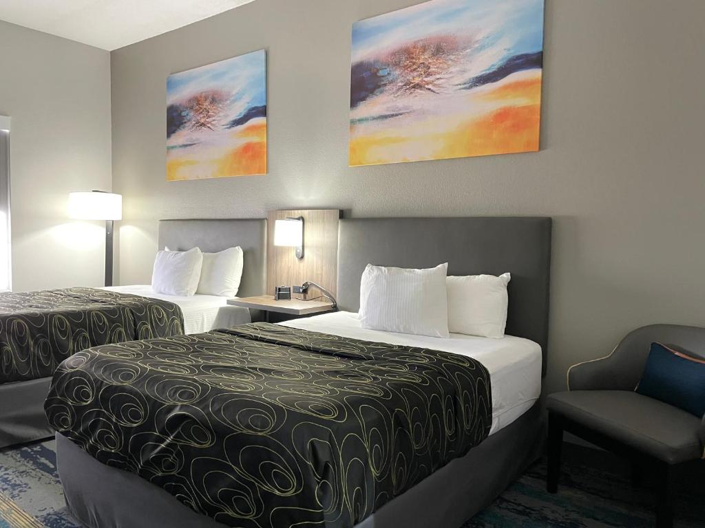 La Quinta Inn & Suites by Wyndham Tampa Central image