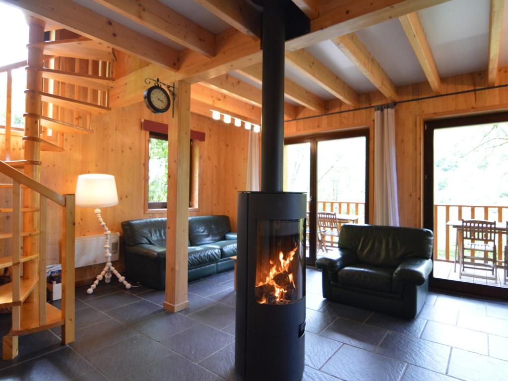Comfortable modern chalet with wood finish photo 2