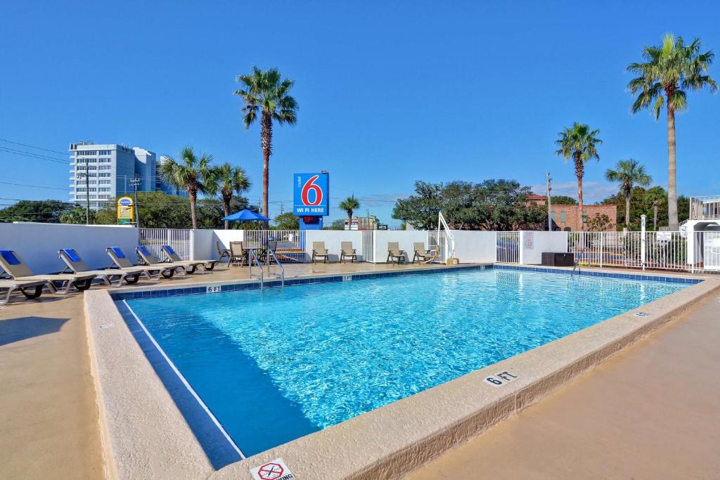 Motel 6 Destin, FL image