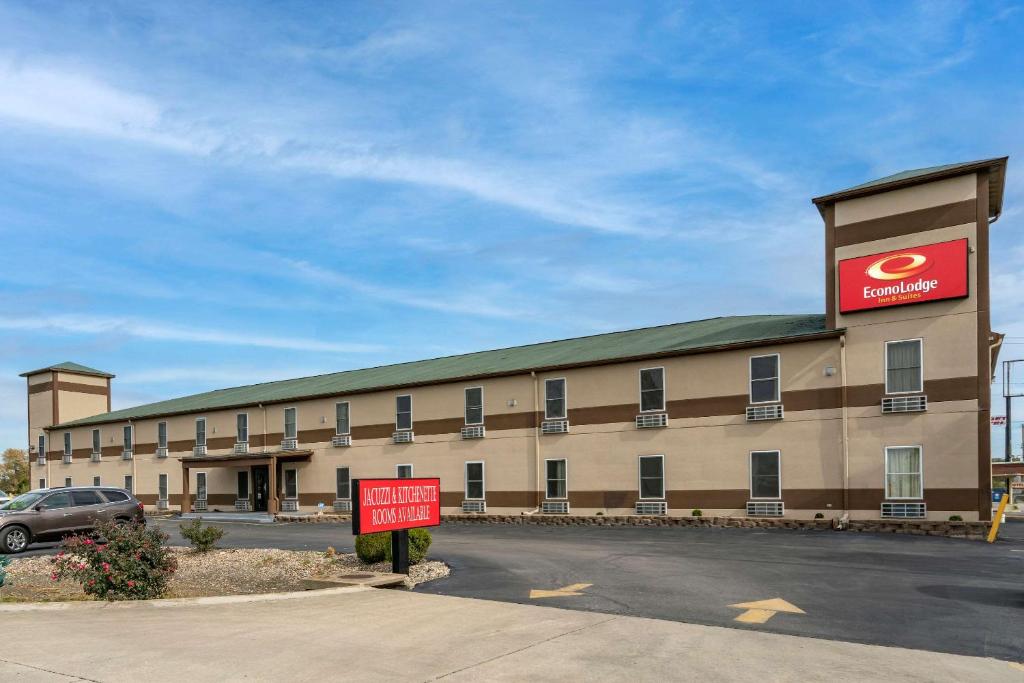 Econo Lodge & Suites Granite City image