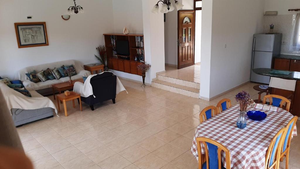 Chriseleni Latchi Villas photo 2