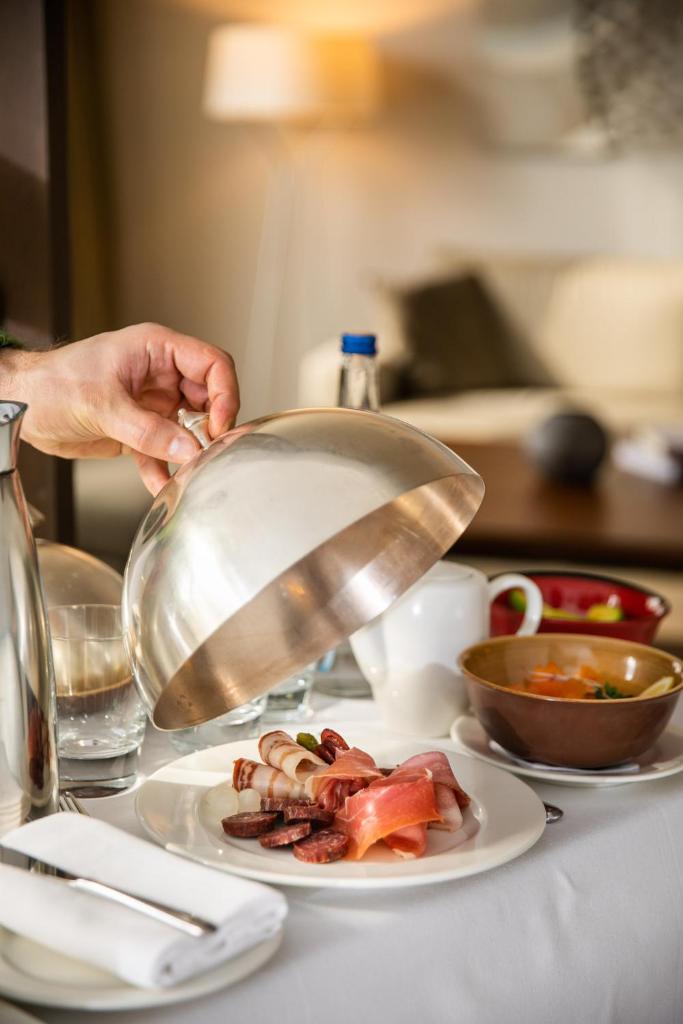 Сьюит (Представительский люкс Regency), Hyatt Regency Belgrade