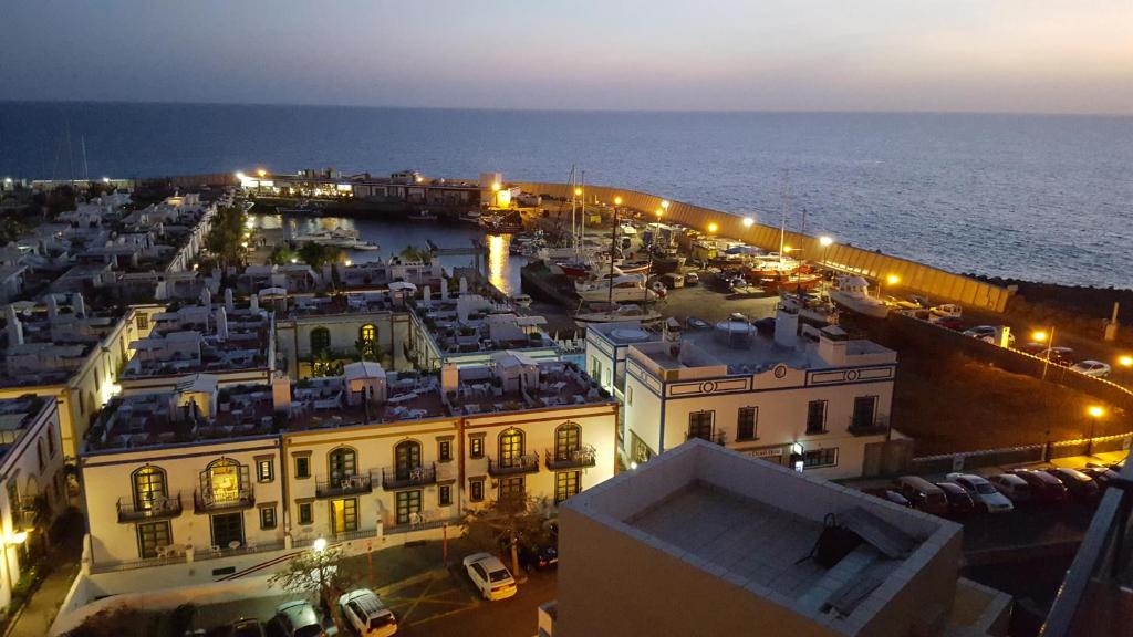 Sunset Puerto de Mogan photo 2