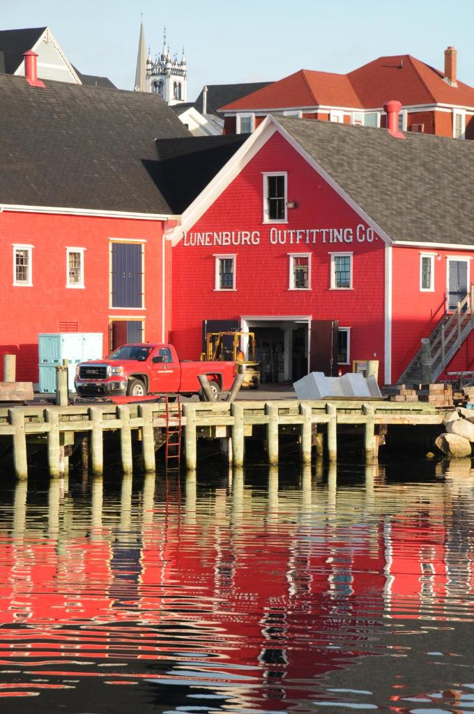Smugglers Cove Inn photo 3