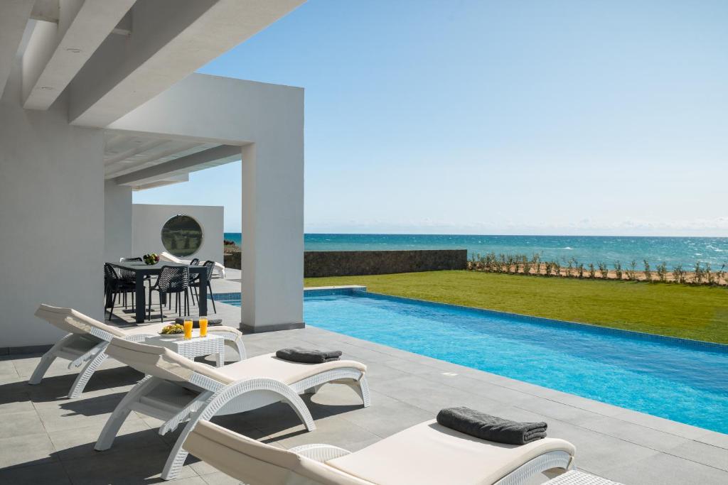 Seafront Villa Nafsika - Private Heated infinity Pool - Direct access to the beach - Play area photo 1