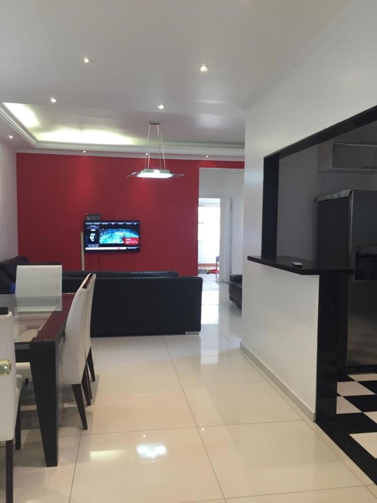 Apartamento para pessoas de família ou a negócio, Ap Grande no Brás próximo igreja Mundial,mercado municipal, 25 de março, templo Salomão, metro Dom Pedro ll, bancos, mercado e etc