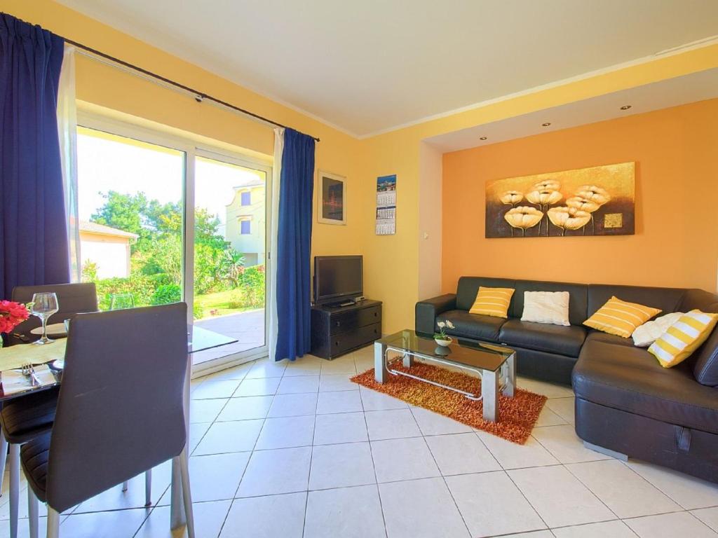 Pleasant Apartment in Vantacici amid the Sea photo 3