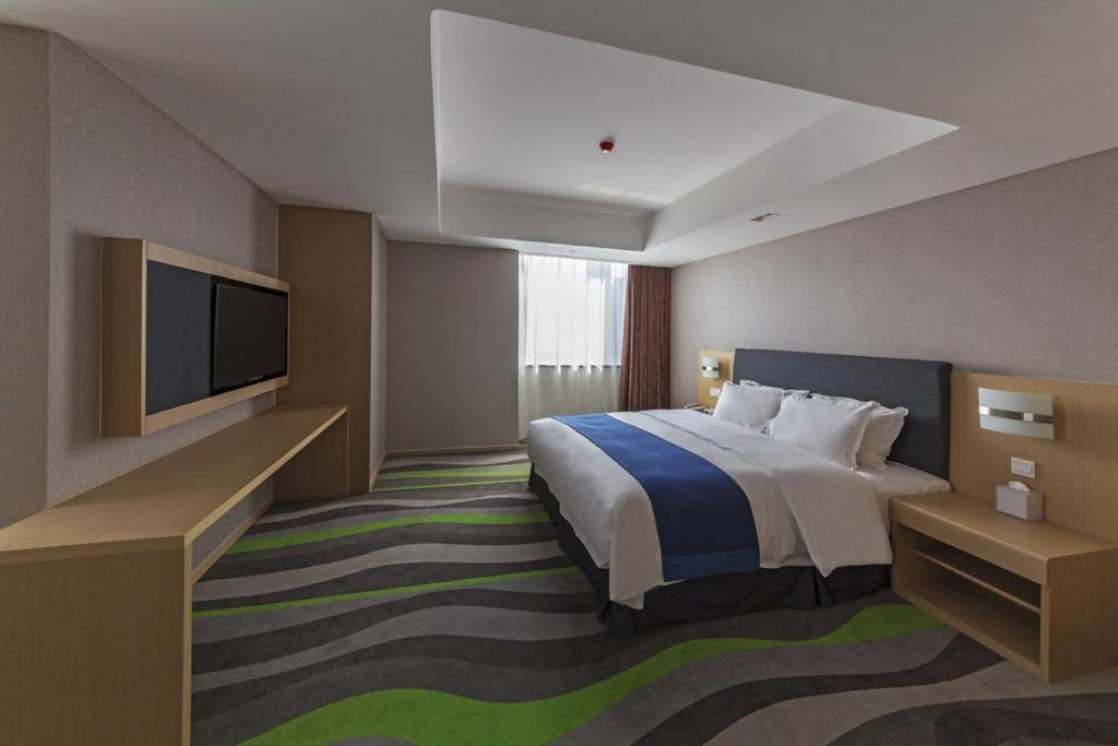 Двухместный (Стандартный номер с кроватью размера «king-size»), Holiday Inn Express Jinan High-Tech Zone