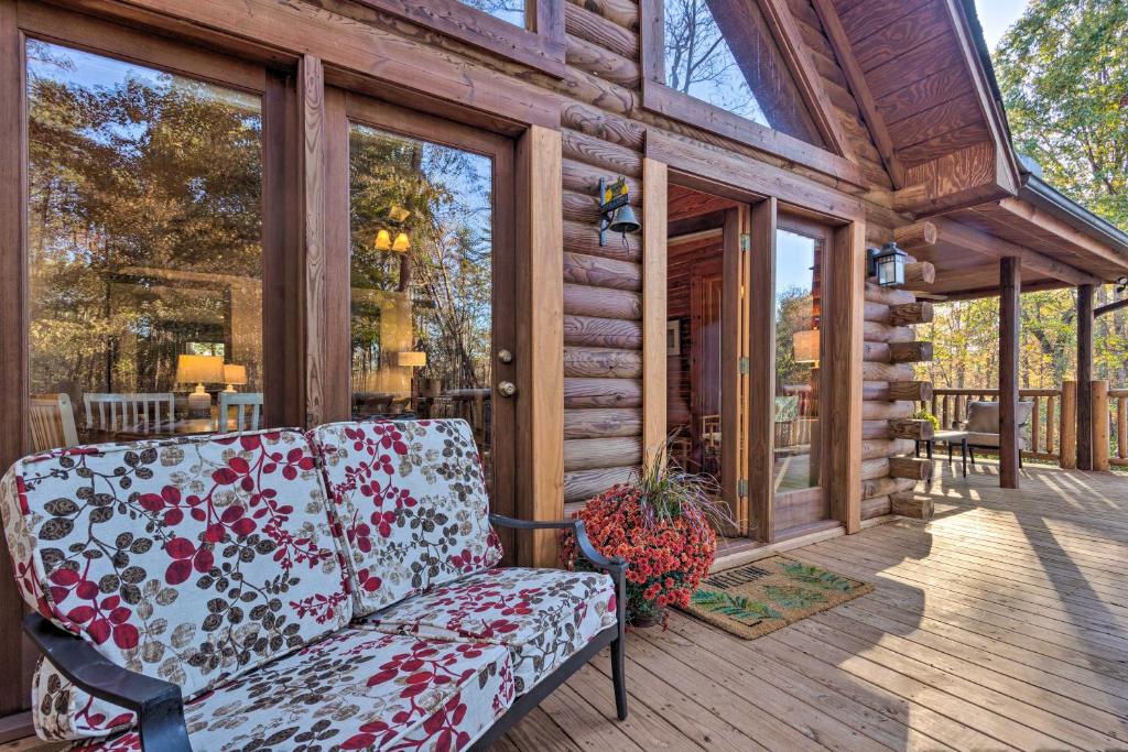 Finns Cabin - Blue Ridge Mountain Retreat! photo 1