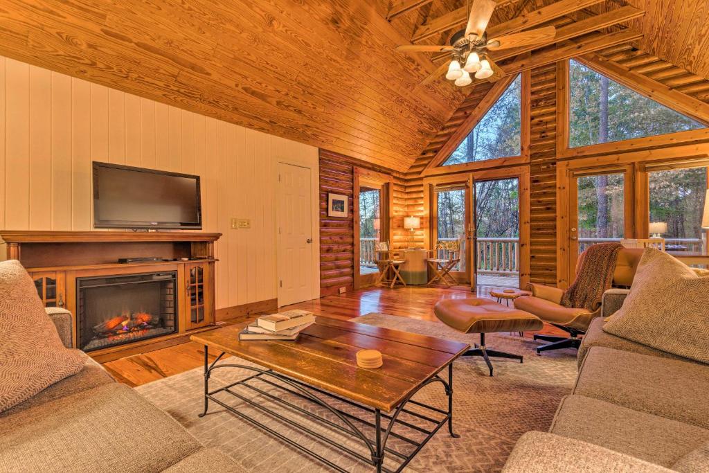 Finns Cabin - Blue Ridge Mountain Retreat! photo 3