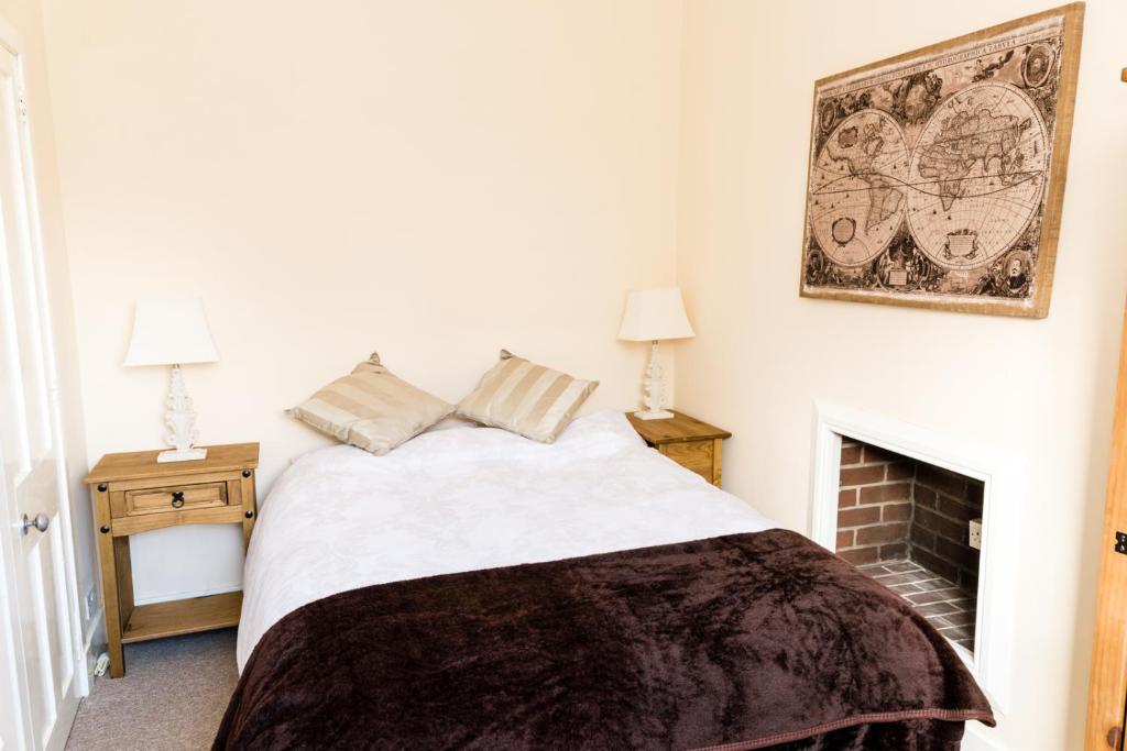 Stylish 2 bedroom, city centre apartment photo 1