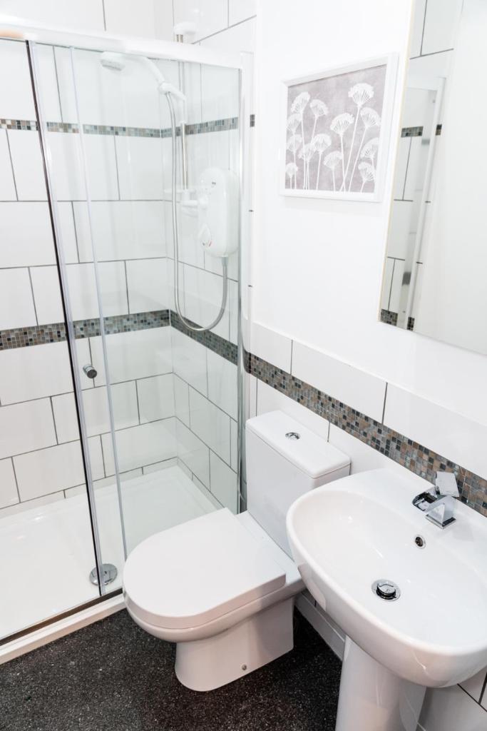 Stylish 2 bedroom, city centre apartment photo 4