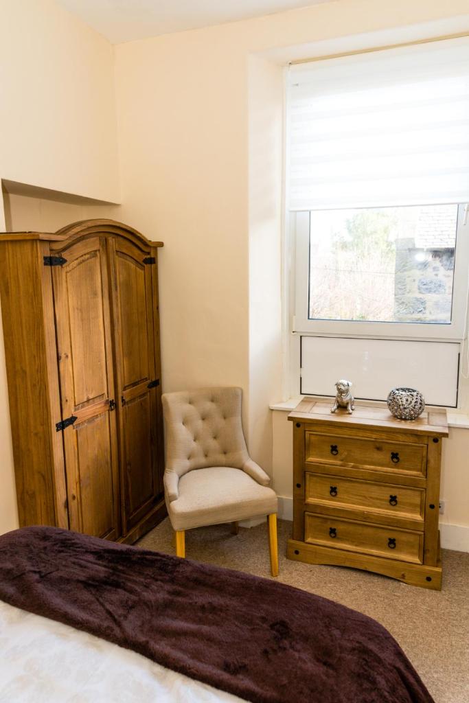 Stylish 2 bedroom, city centre apartment photo 3