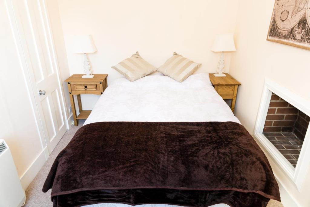 Stylish 2 bedroom, city centre apartment photo 2