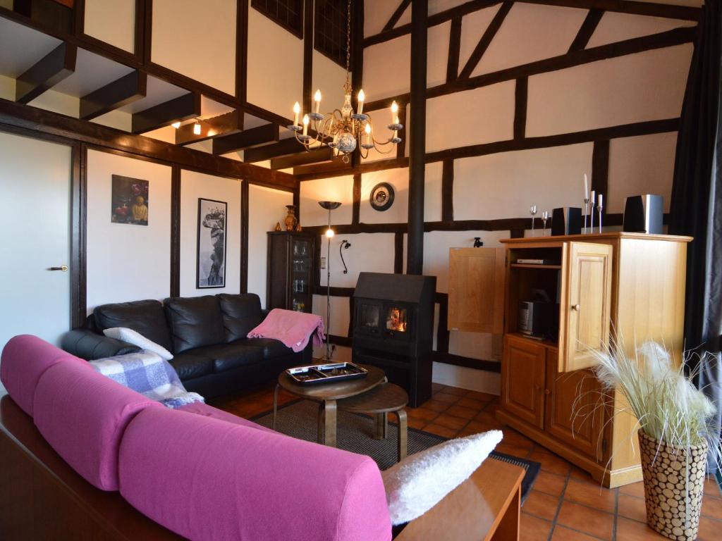 Holiday home with an Ardennian style, boasting a large terrace, located in Coo photo 2