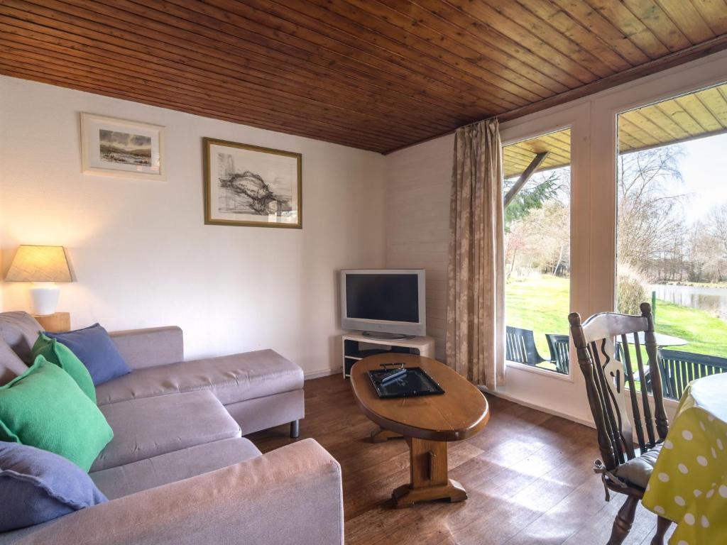 Splendid Chalet in Gouvy with Fenced Garden photo 2