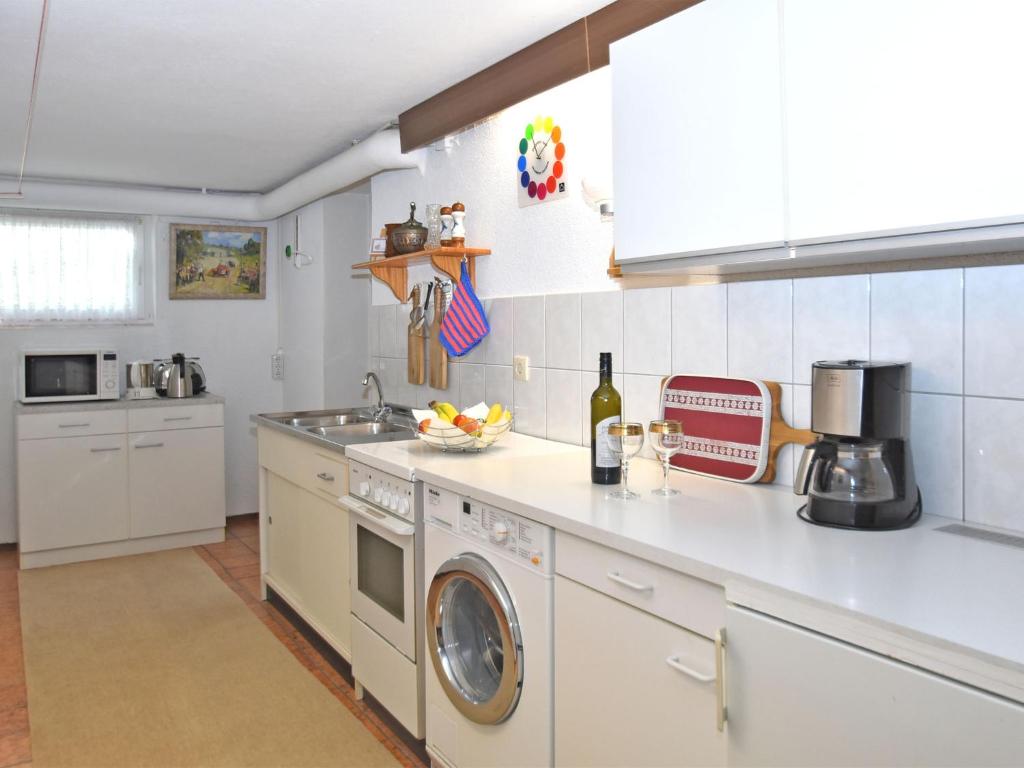 Attractive apartment in Bellenberg with garden photo 2