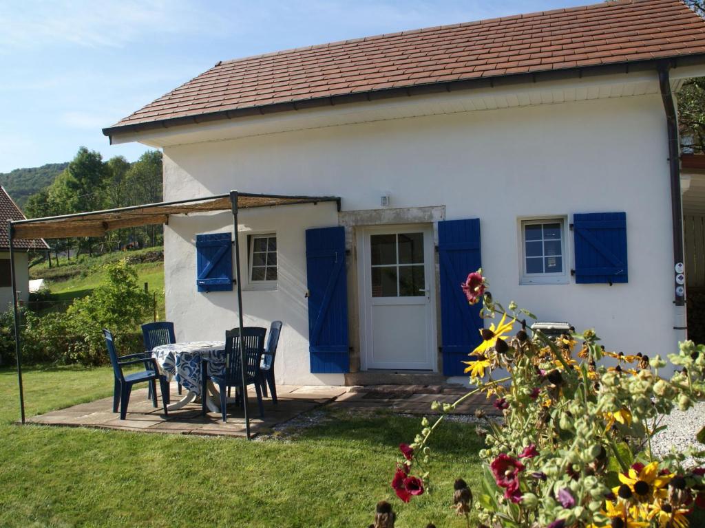 Cosy holiday home with garden photo 1