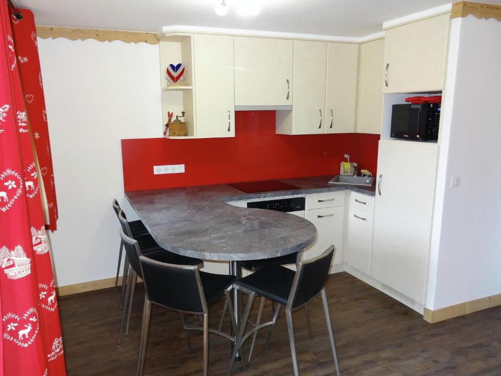 Simplistic Apartment in M ribel near Les 3 Vall es photo 4
