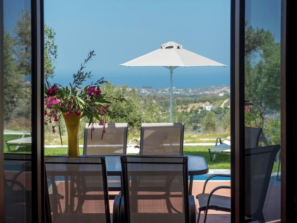 Boutique Villa in Arkadi with Pool and deck chairs photo 4