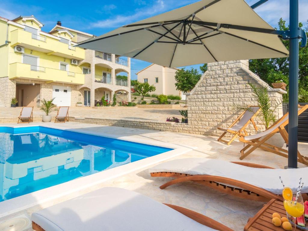 Beautiful villa in Lisicic with private pool photo 2