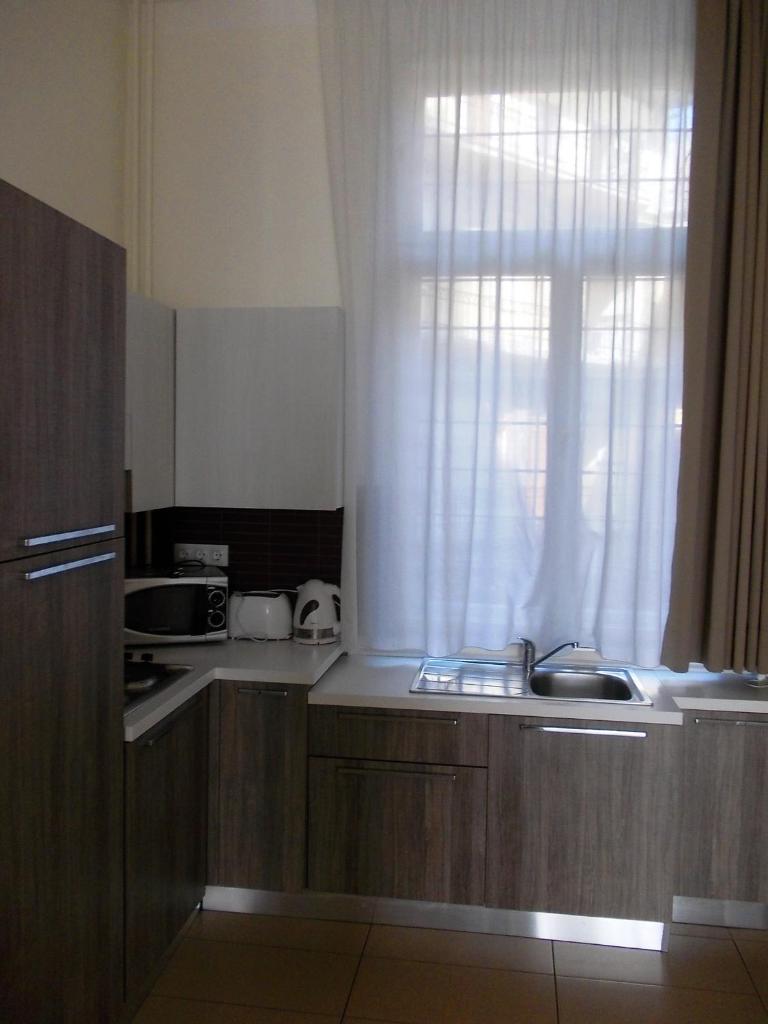 Апартаменты (Pink Home - Апартаменты с 3 спальнями - 1-3. Anker köz Budapest 1061), Basilica Apartments