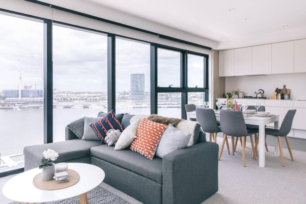 Docklands 2BR Apartment with Parking photo 4