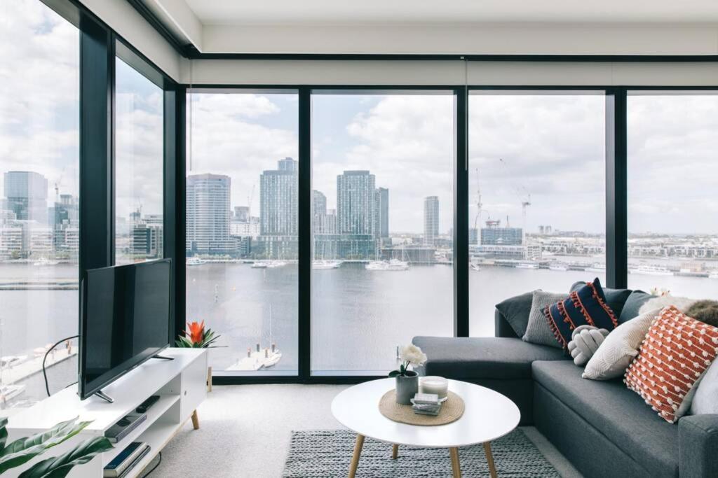 Docklands 2BR Apartment with Parking photo 1
