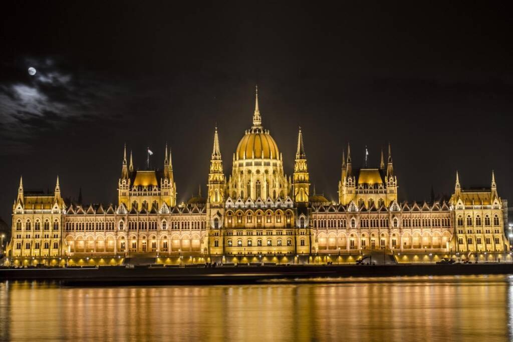 Rooms of Secret Diamond of the Budapest